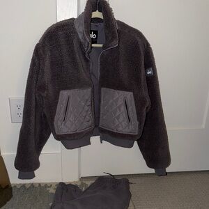 Alo Yoga Sherpa Cropped  Edge Bomber Jacket M and Joggers Set